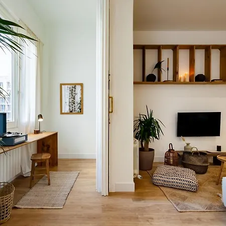 Bingin - 3 Bedrooms And Balcony In Eixample Dreta Apartment Barcelona