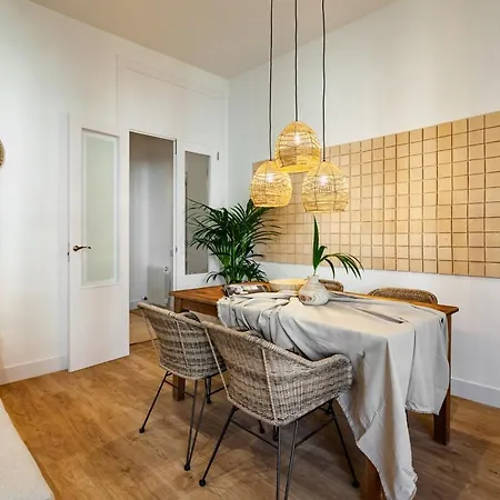 Bingin - 3 Bedrooms And Balcony In Eixample Dreta