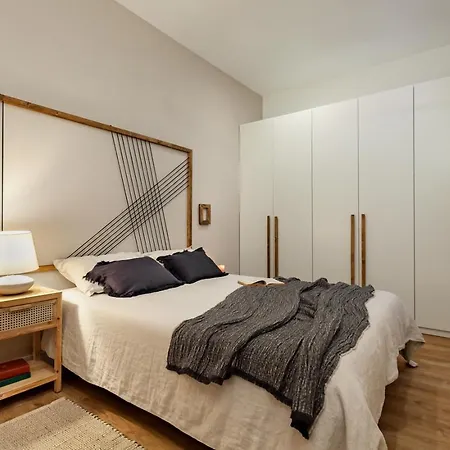 Bingin - 3 Bedrooms And Balcony In Eixample Dreta
